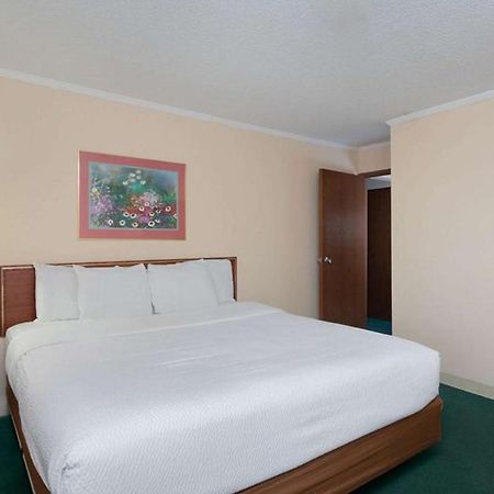 Norwood Inn & Suites Indianapolis East Post Drive المظهر الخارجي الصورة