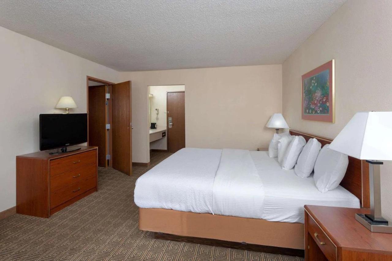 Norwood Inn & Suites Indianapolis East Post Drive المظهر الخارجي الصورة