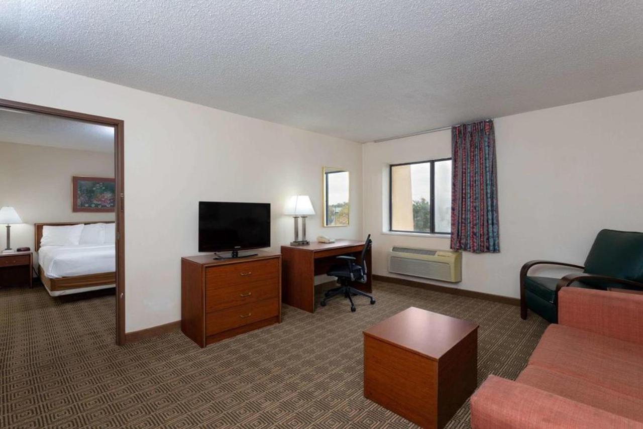 Norwood Inn & Suites Indianapolis East Post Drive المظهر الخارجي الصورة