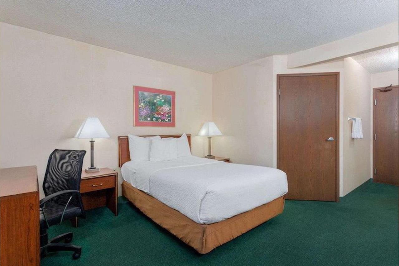 Norwood Inn & Suites Indianapolis East Post Drive المظهر الخارجي الصورة