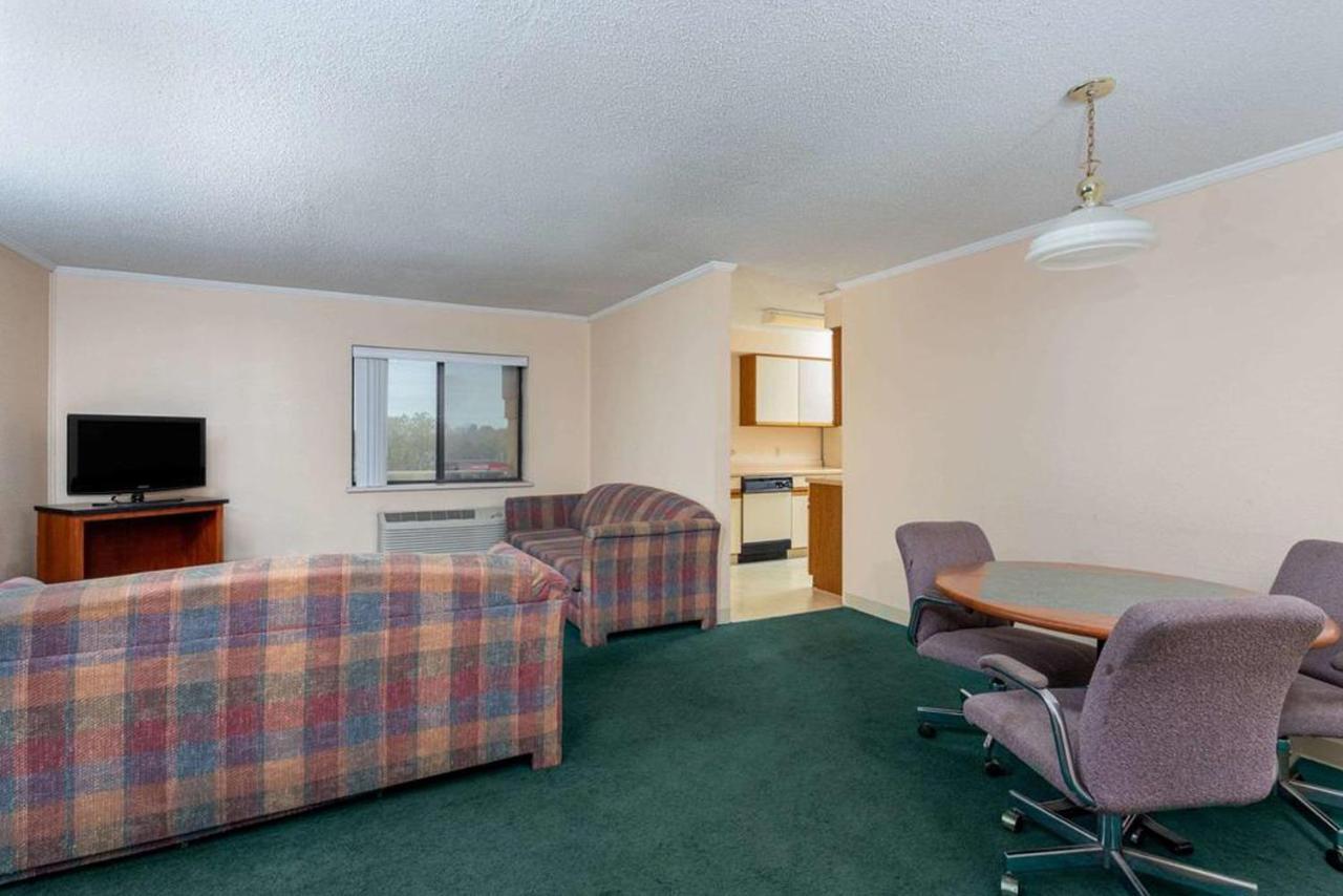 Norwood Inn & Suites Indianapolis East Post Drive المظهر الخارجي الصورة